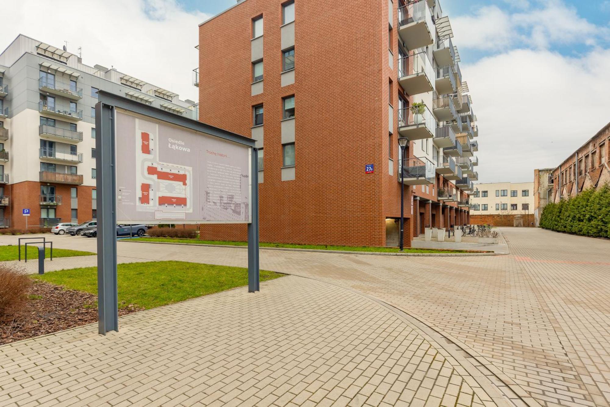 Minimalist In With Parking Near Kaliska By Renters Łódź