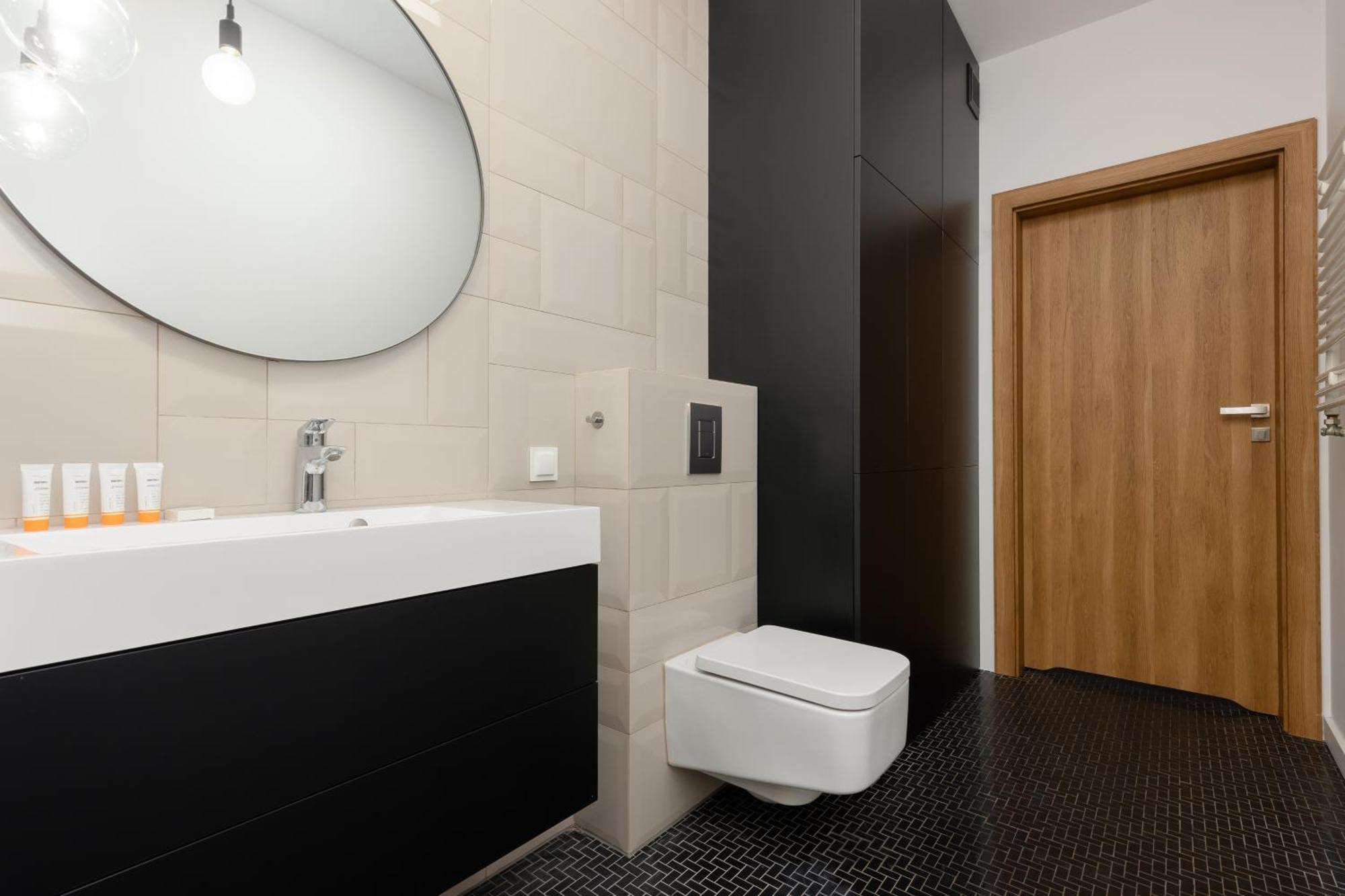 Minimalist In With Parking Near Kaliska By Renters