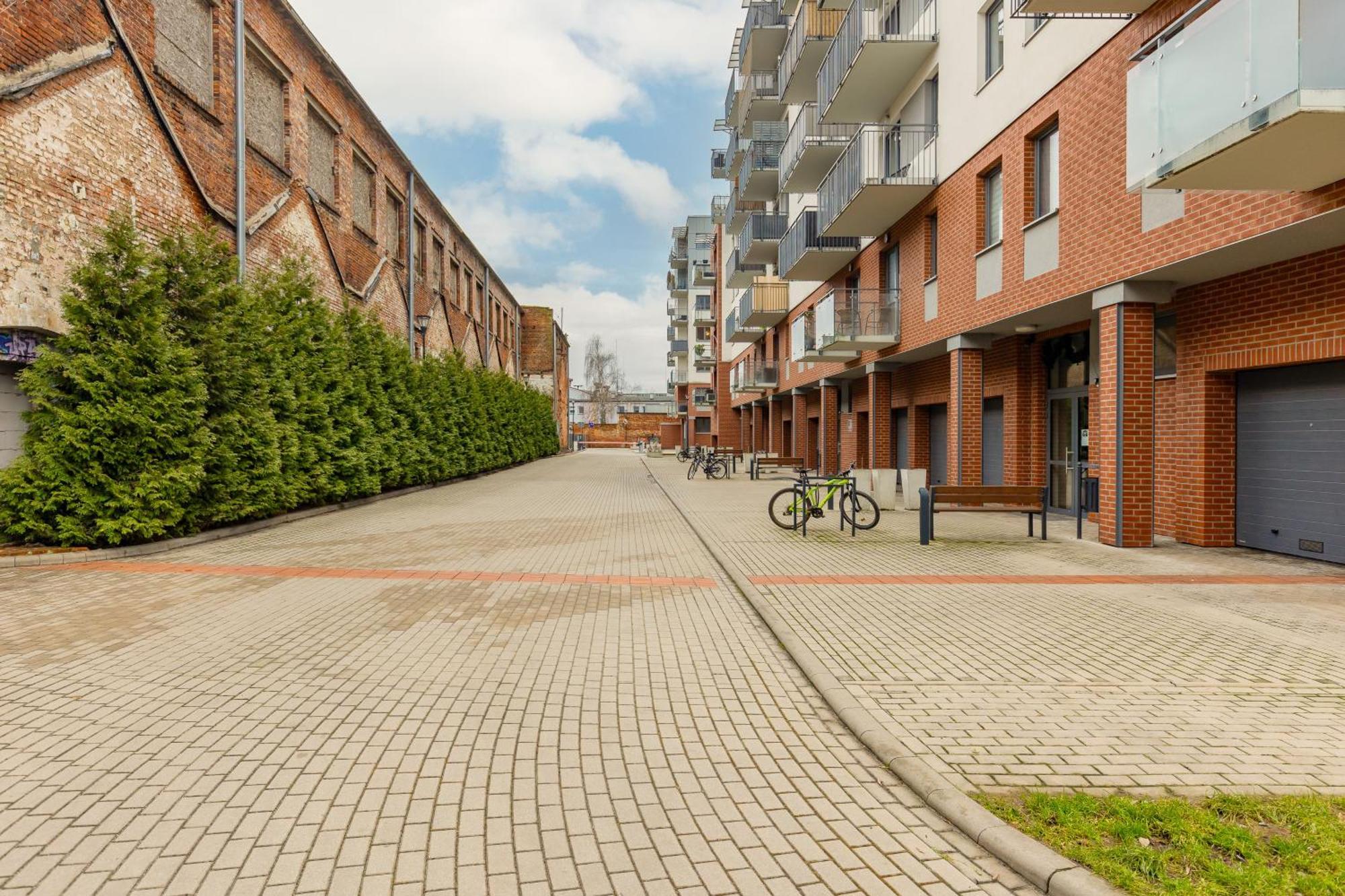 Minimalist In With Parking Near Kaliska By Renters Łódź