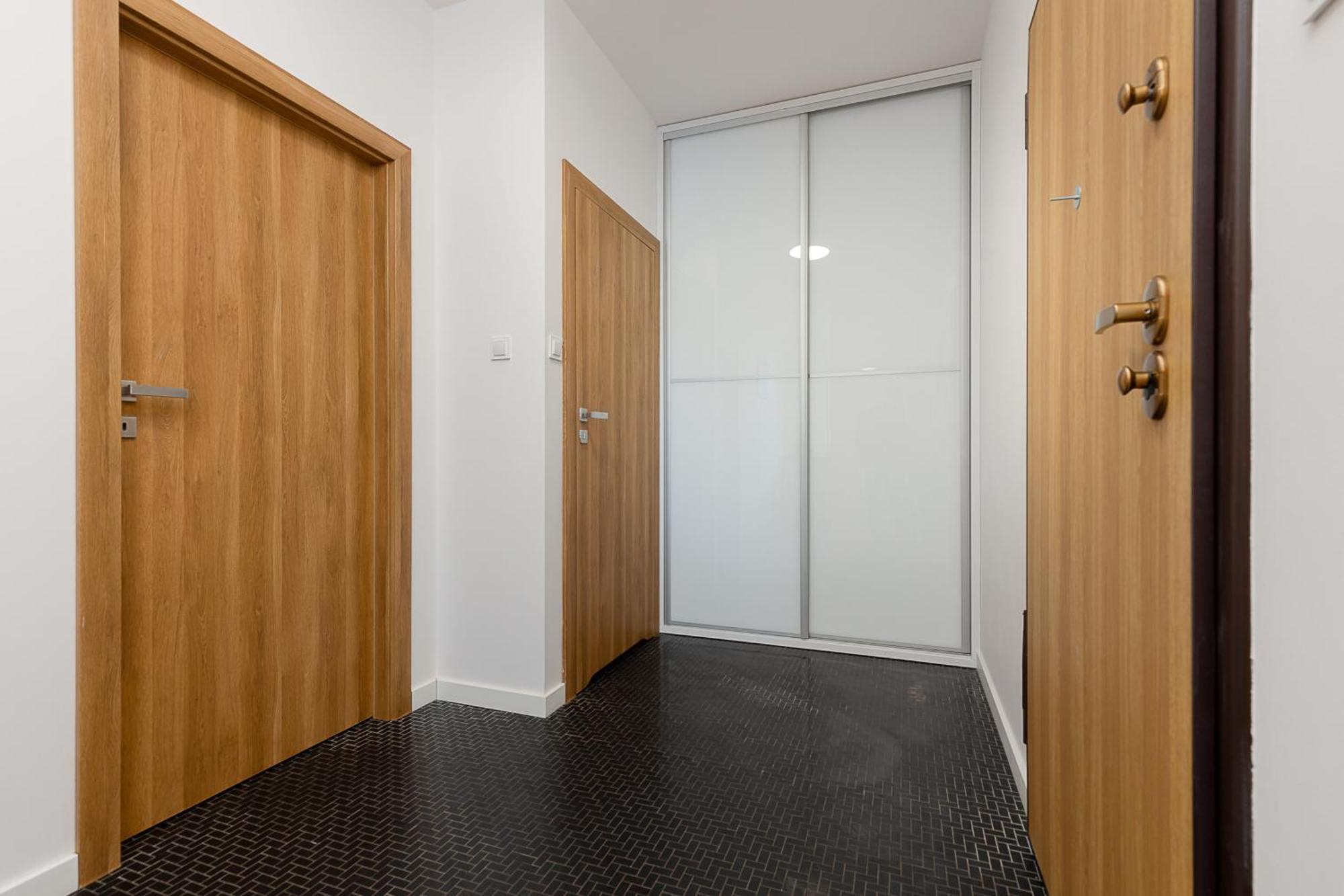 Minimalist In With Parking Near Kaliska By Renters Apartament Łódź